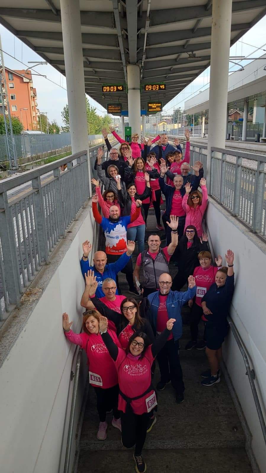 CAMMINATA CON AMICHE PER MANO – foto 3